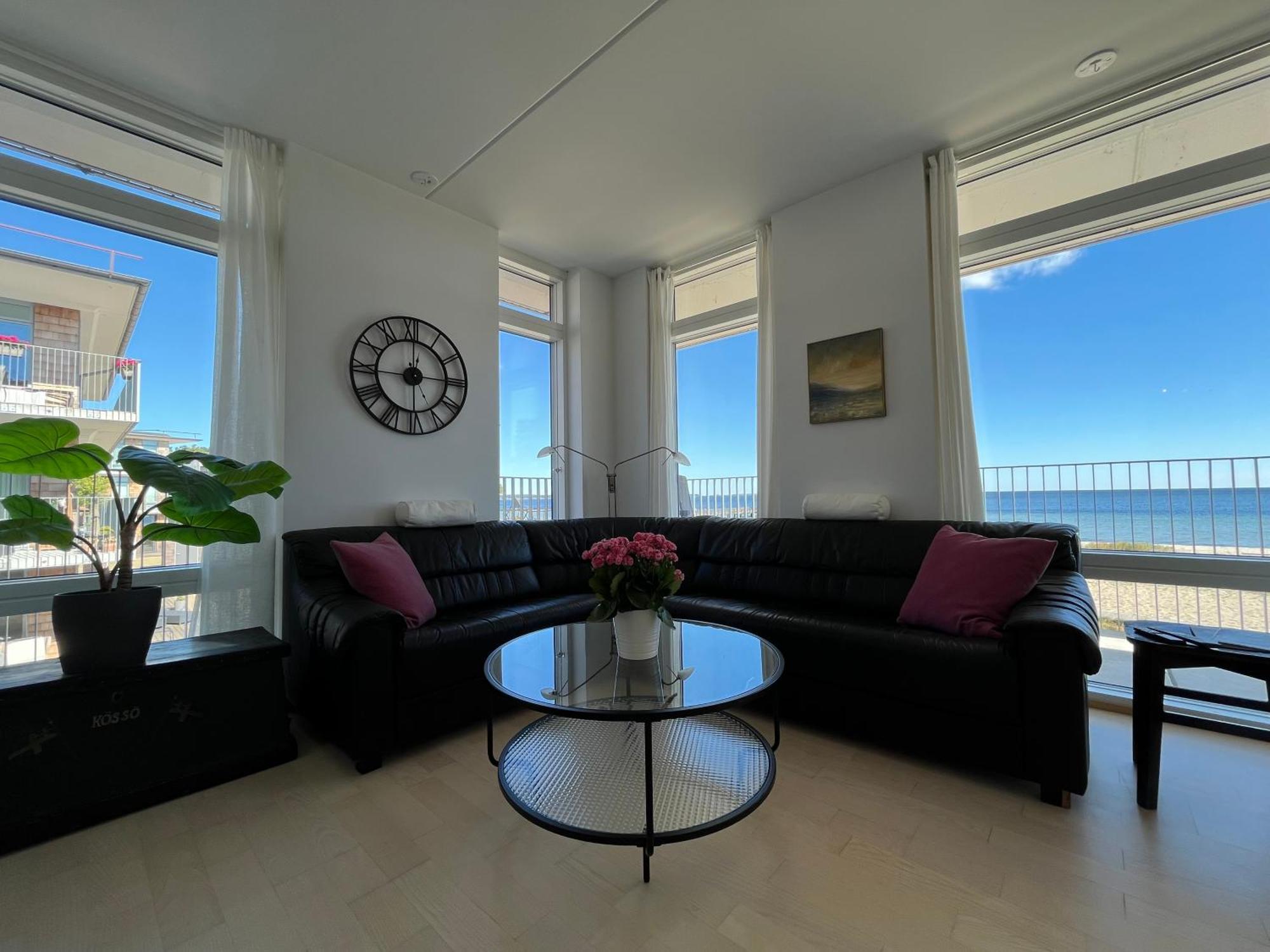 Ahusbrygga Apartment Hotel Екстериор снимка